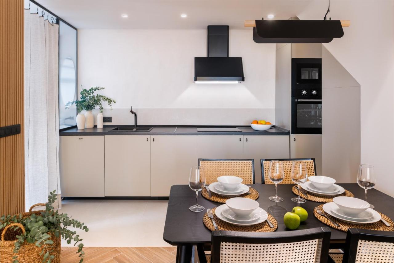 Magno Apartments Robles With Jacuzzi And Private Parking セビリア エクステリア 写真