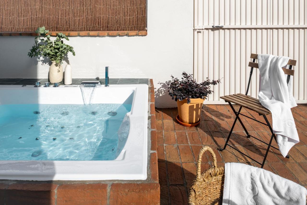 Magno Apartments Robles With Jacuzzi And Private Parking セビリア エクステリア 写真
